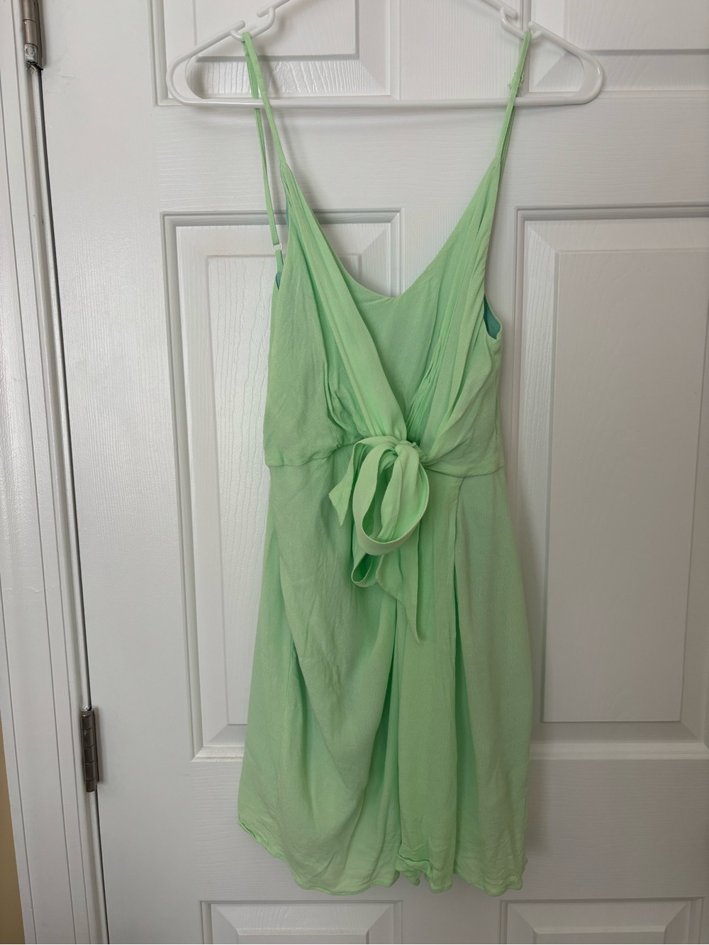 Olivaceous Pastel Mint Green Tie Front V-Neck Dress Size Medium